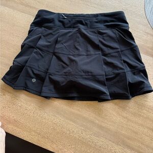 Lululemon Skirt Skort Black size 6 great condition.